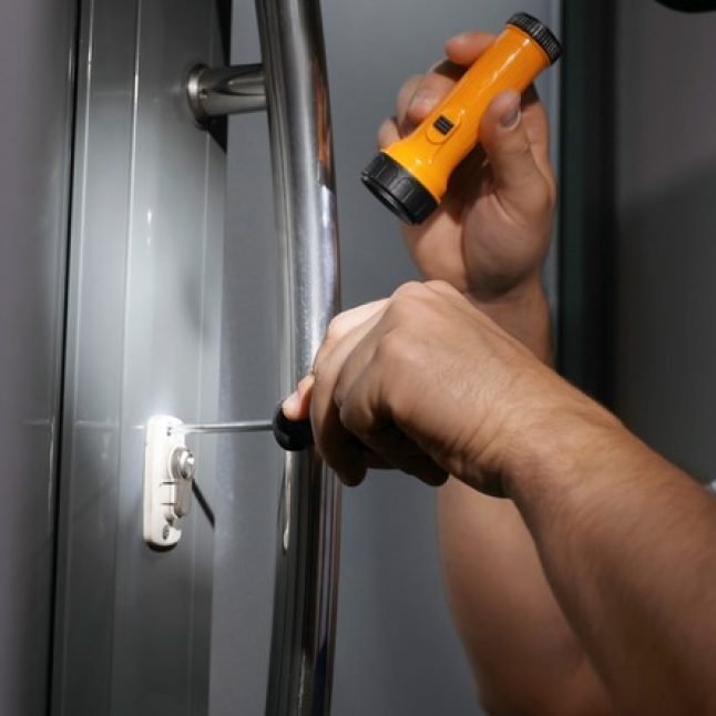 Ключар в Пловдив нощем за спешно отключване